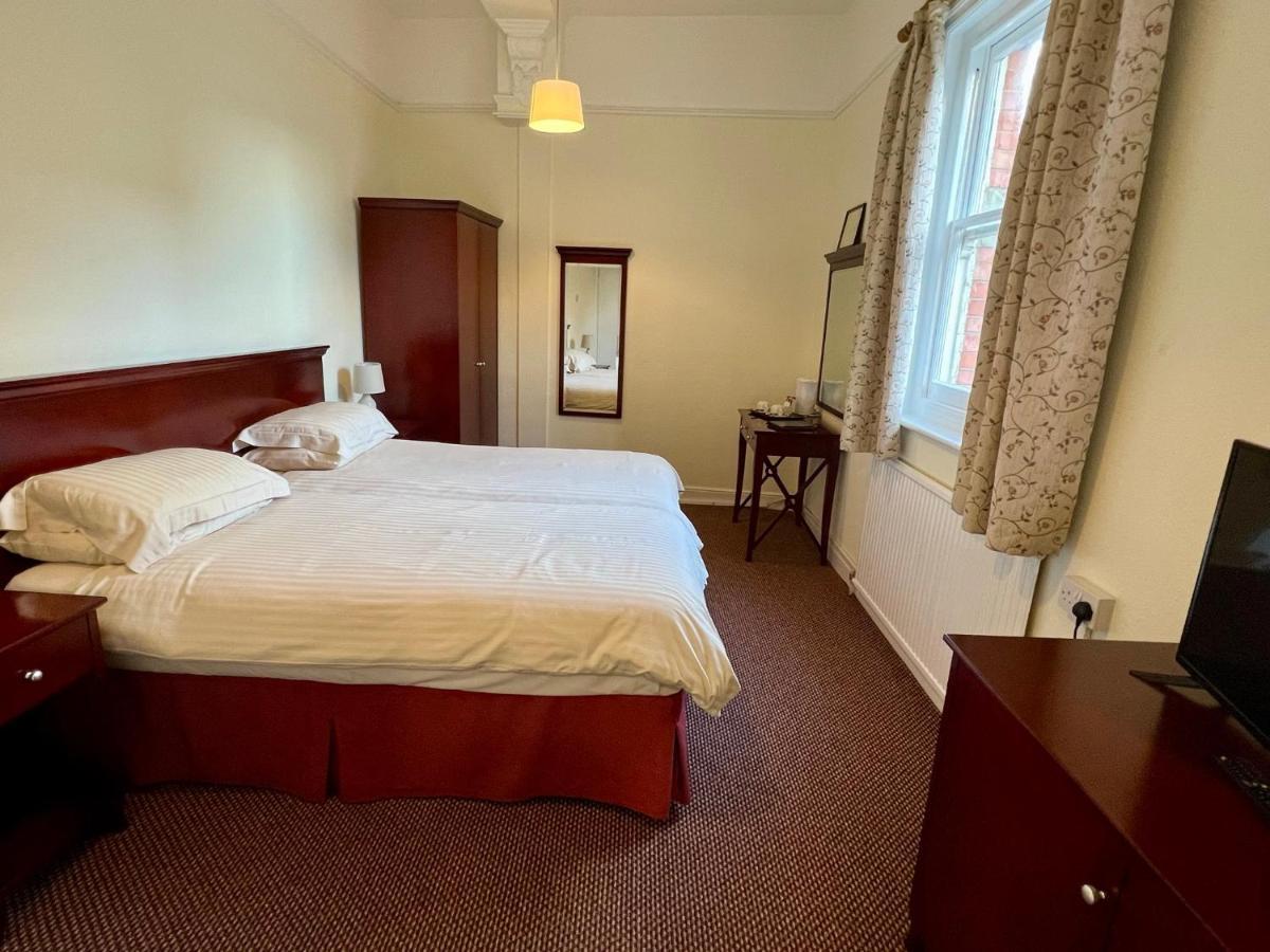 Calverts Hotel - Newport, Isle Of Wight Extérieur photo
