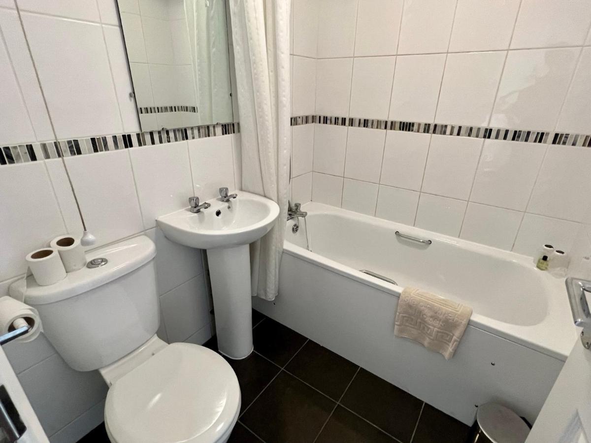 Calverts Hotel - Newport, Isle Of Wight Extérieur photo